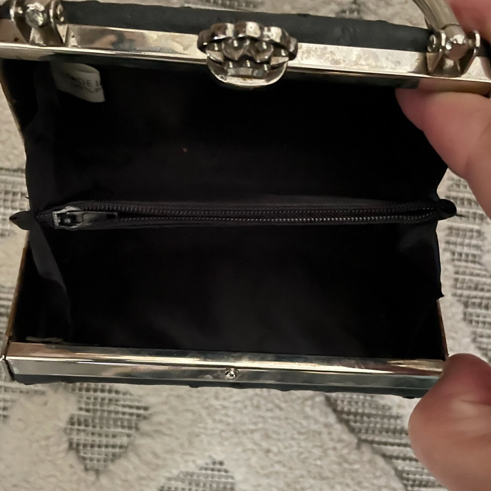 Tiny clutch bag with handle. - Picture 4 of 4